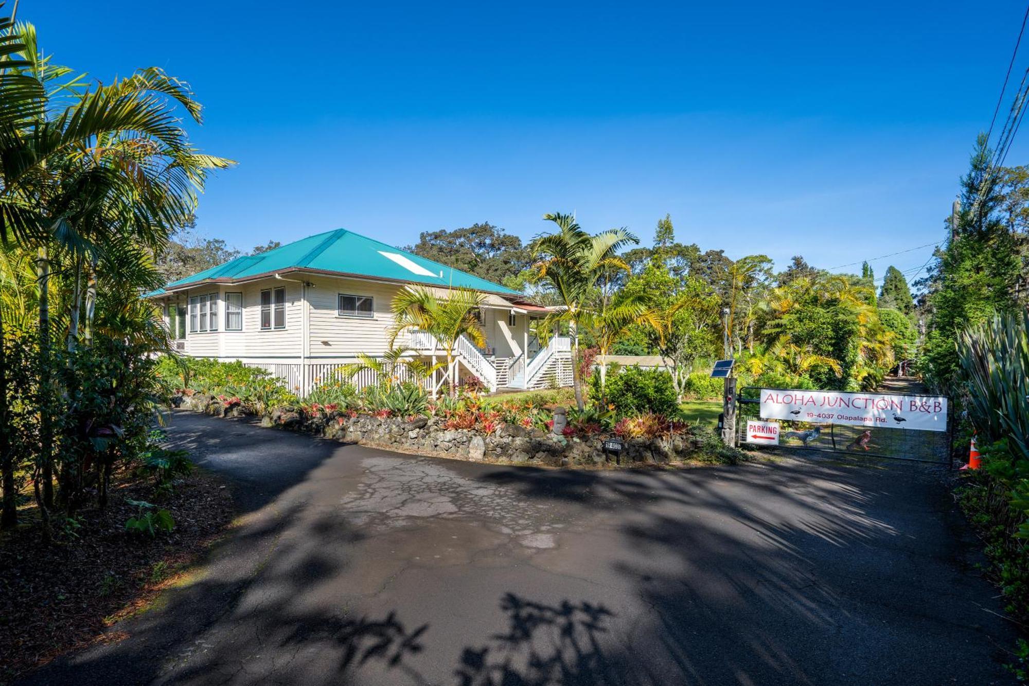 Aloha Junction Bed And Breakfast -Minutes Away From Hawaii Volcanoes National Park Екстериор снимка